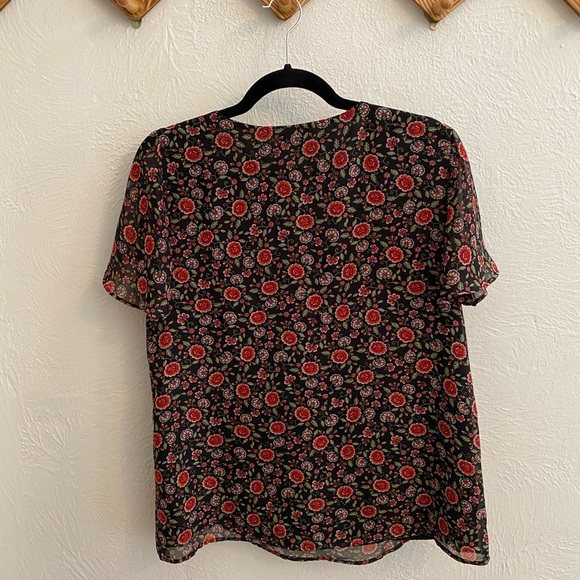 Floral Toe Front Blouse - Picture 2 of 3